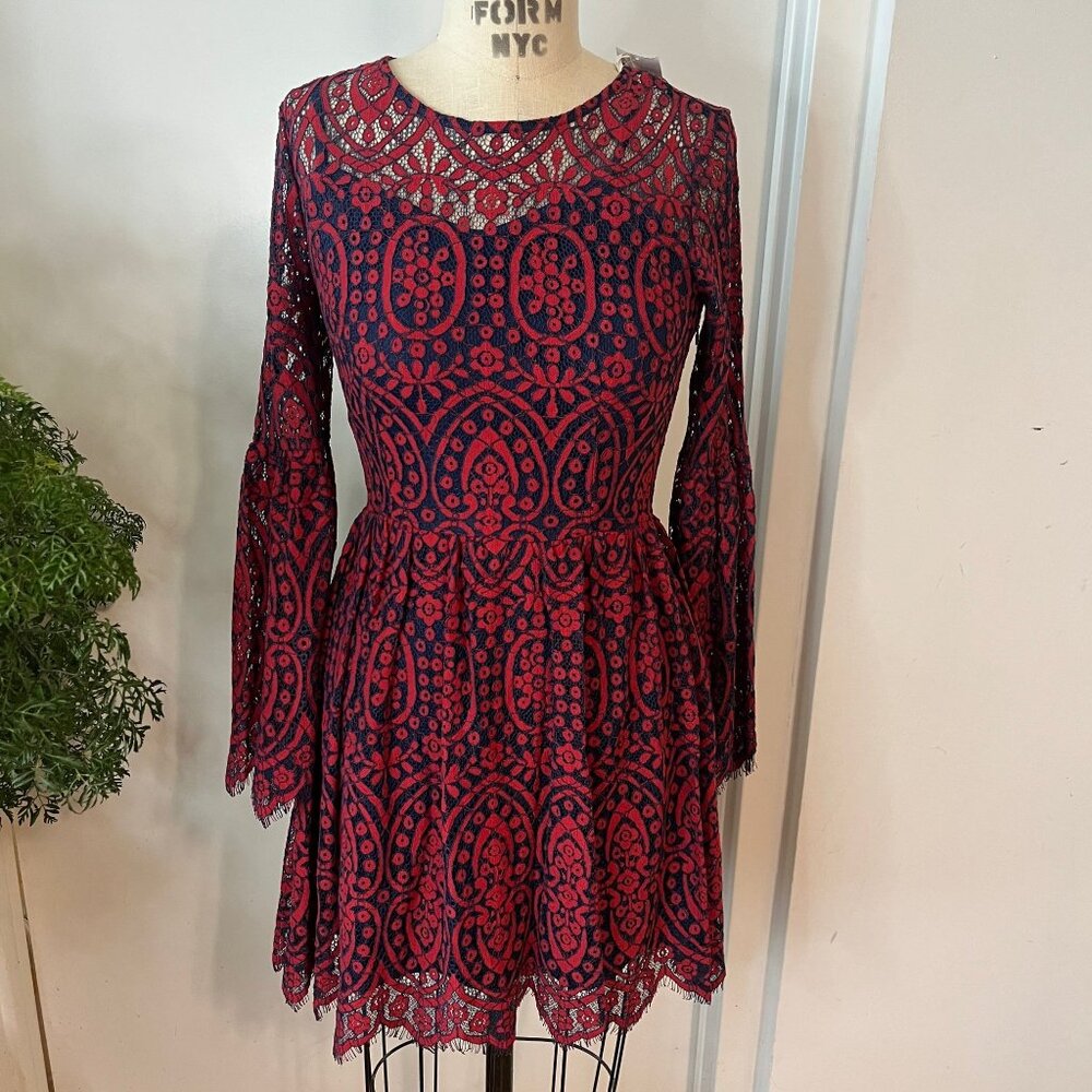 Ultra Pink NWT Lace Fit and Flare Dress Size X-Small‎